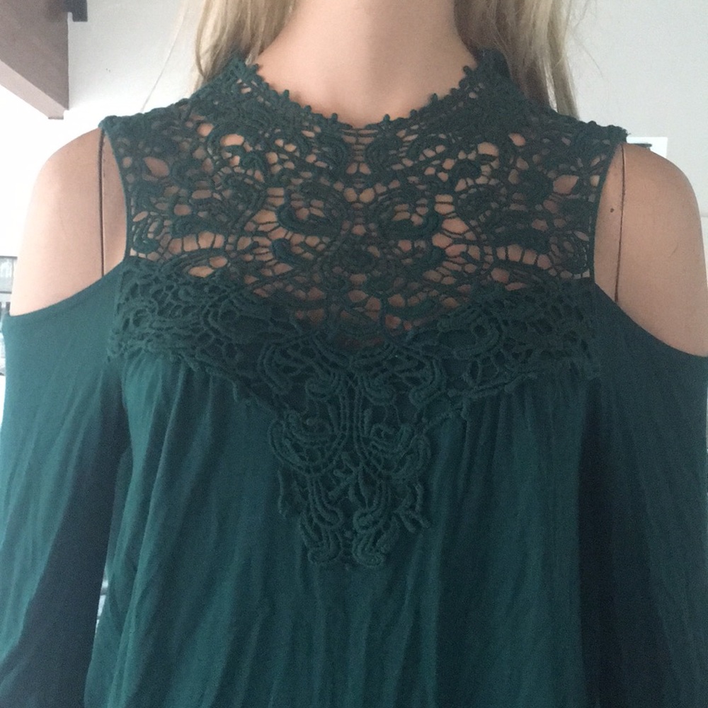 Pretty Green LS Cold Shoulder Top Great Neckline - Picture 1 of 6